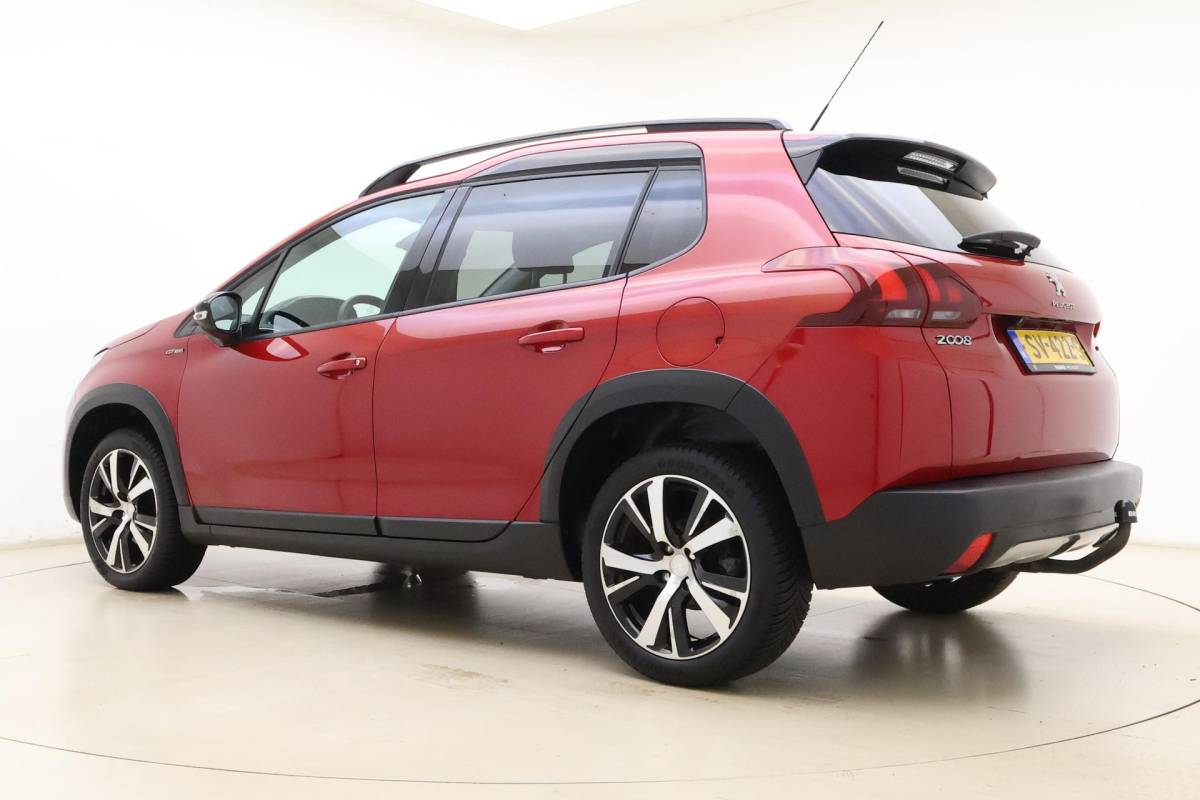 Peugeot 2008 Peugeot 2008 1.2 PureTech GT-line 110pk | Panoramadak | Climate Control | Camera | Navigatie | Trekhaak | Lichtmetalen Velgen | Cruise Control
