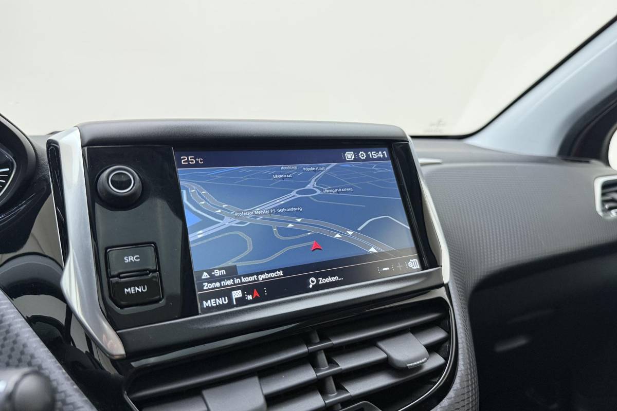 Peugeot 2008 Peugeot 2008 1.2 PureTech GT-line 110pk | Panoramadak | Climate Control | Camera | Navigatie | Trekhaak | Lichtmetalen Velgen | Cruise Control