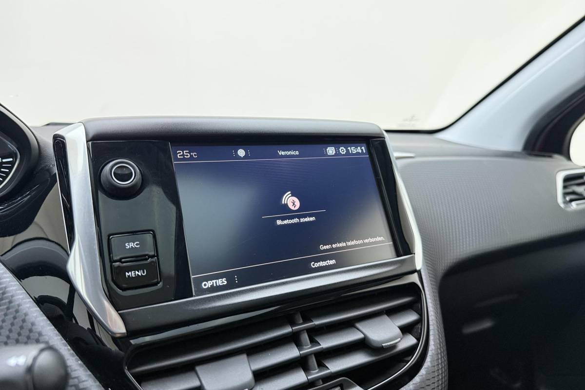 Peugeot 2008 Peugeot 2008 1.2 PureTech GT-line 110pk | Panoramadak | Climate Control | Camera | Navigatie | Trekhaak | Lichtmetalen Velgen | Cruise Control