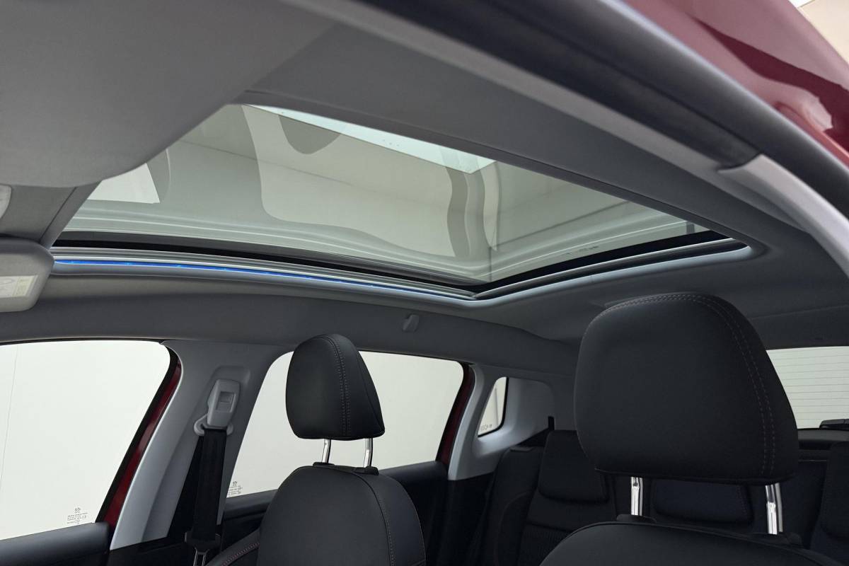 Peugeot 2008 Peugeot 2008 1.2 PureTech GT-line 110pk | Panoramadak | Climate Control | Camera | Navigatie | Trekhaak | Lichtmetalen Velgen | Cruise Control