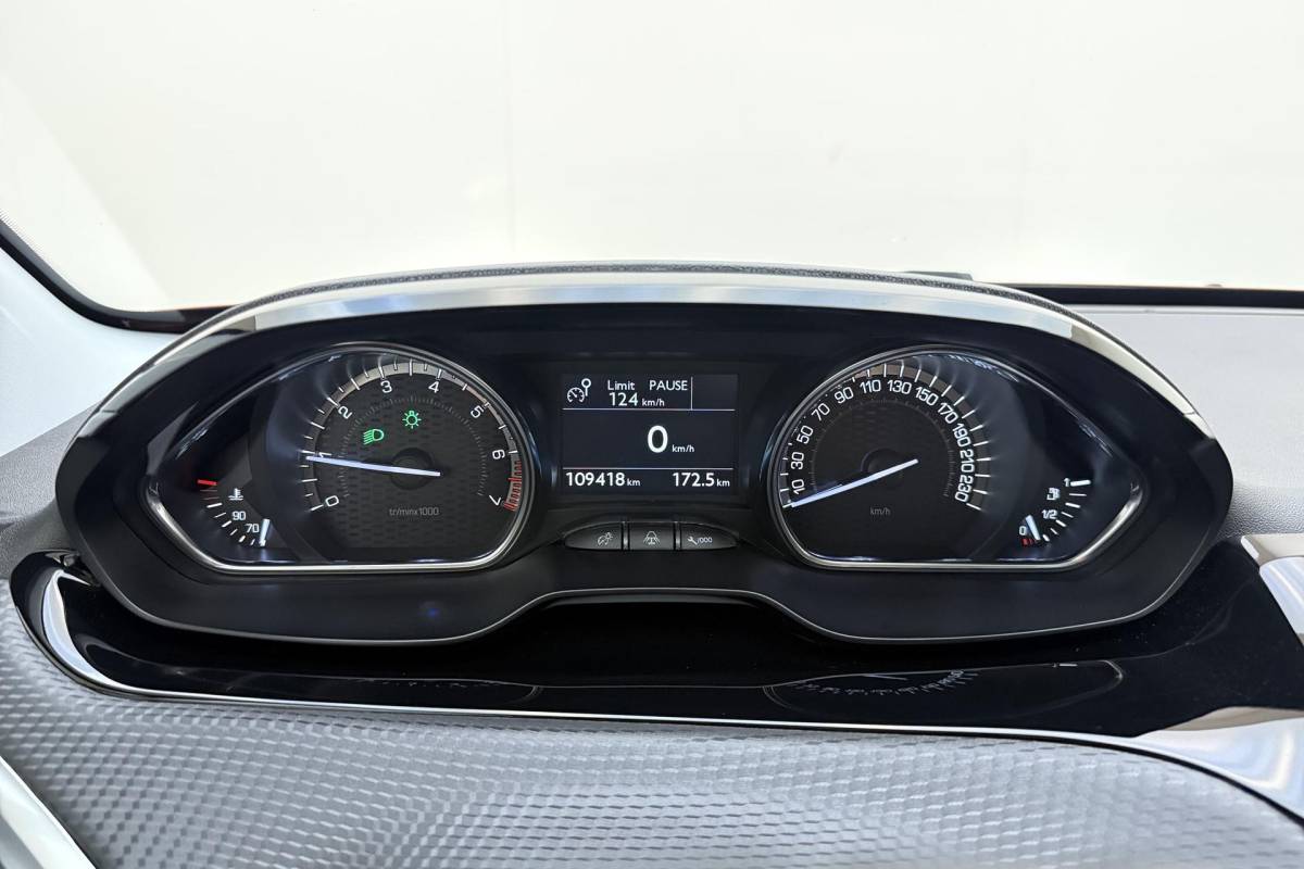 Peugeot 2008 Peugeot 2008 1.2 PureTech GT-line 110pk | Panoramadak | Climate Control | Camera | Navigatie | Trekhaak | Lichtmetalen Velgen | Cruise Control