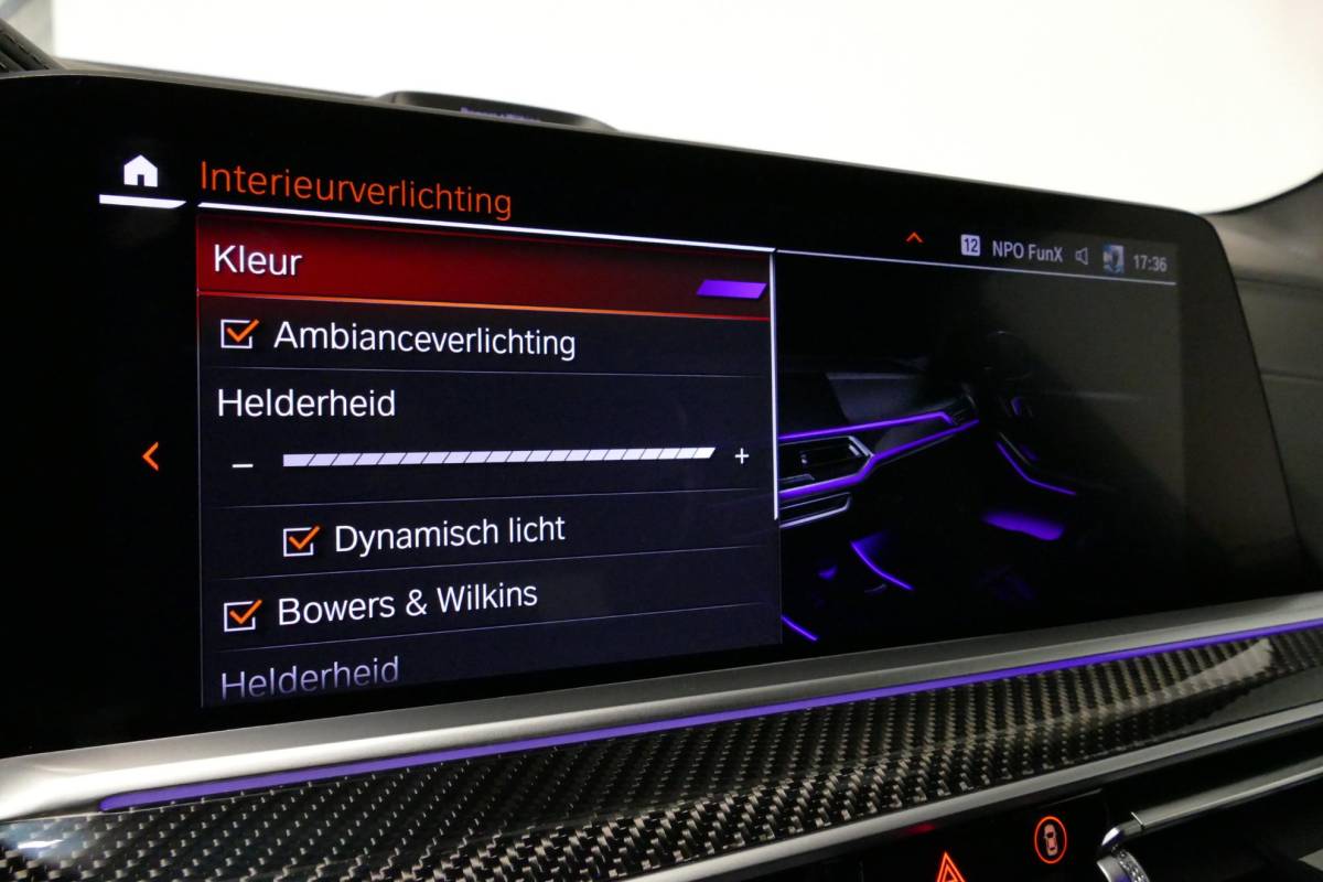 BMW X5 BMW X5 xDrive45e M Sport / Orig. Nederlands / Maxton Design Bodykit V.2 / Panoramadak Sky Lounge / Massage stoelen / Carbon inleg / Trekhaak / Elektr. verstelbare voorstoelen + memory / BMW Laser Koplampen / Bowers & Wilkins Sound-system / Head-up Display / Achterasbesturing / Stoelverwarming & -koeling / Bekerhouder met verwarm- & koelfunctie / Softclose – servosluiting / Ambienteverlichting / Shadow-Line