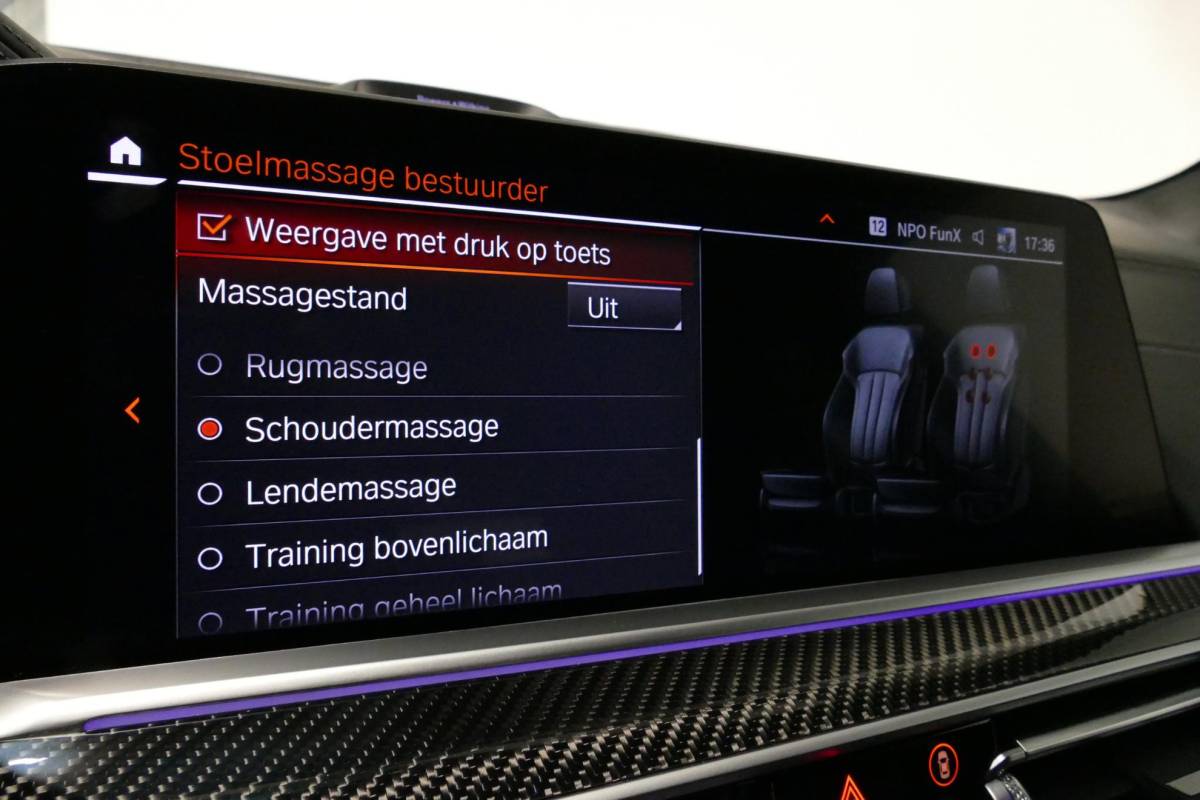 BMW X5 BMW X5 xDrive45e M Sport / Orig. Nederlands / Maxton Design Bodykit V.2 / Panoramadak Sky Lounge / Massage stoelen / Carbon inleg / Trekhaak / Elektr. verstelbare voorstoelen + memory / BMW Laser Koplampen / Bowers & Wilkins Sound-system / Head-up Display / Achterasbesturing / Stoelverwarming & -koeling / Bekerhouder met verwarm- & koelfunctie / Softclose – servosluiting / Ambienteverlichting / Shadow-Line