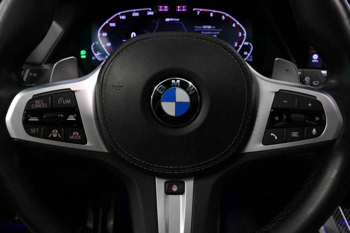 BMW X5 BMW X5 xDrive45e M Sport / Orig. Nederlands / Maxton Design Bodykit V.2 / Panoramadak Sky Lounge / Massage stoelen / Carbon inleg / Trekhaak / Elektr. verstelbare voorstoelen + memory / BMW Laser Koplampen / Bowers & Wilkins Sound-system / Head-up Display / Achterasbesturing / Stoelverwarming & -koeling / Bekerhouder met verwarm- & koelfunctie / Softclose – servosluiting / Ambienteverlichting / Shadow-Line