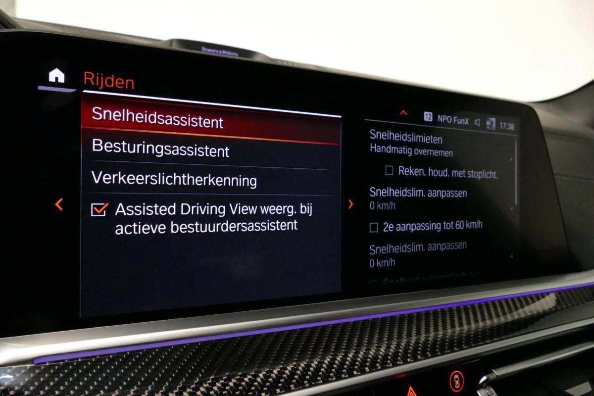 BMW X5 BMW X5 xDrive45e M Sport / Orig. Nederlands / Maxton Design Bodykit V.2 / Panoramadak Sky Lounge / Massage stoelen / Carbon inleg / Trekhaak / Elektr. verstelbare voorstoelen + memory / BMW Laser Koplampen / Bowers & Wilkins Sound-system / Head-up Display / Achterasbesturing / Stoelverwarming & -koeling / Bekerhouder met verwarm- & koelfunctie / Softclose – servosluiting / Ambienteverlichting / Shadow-Line