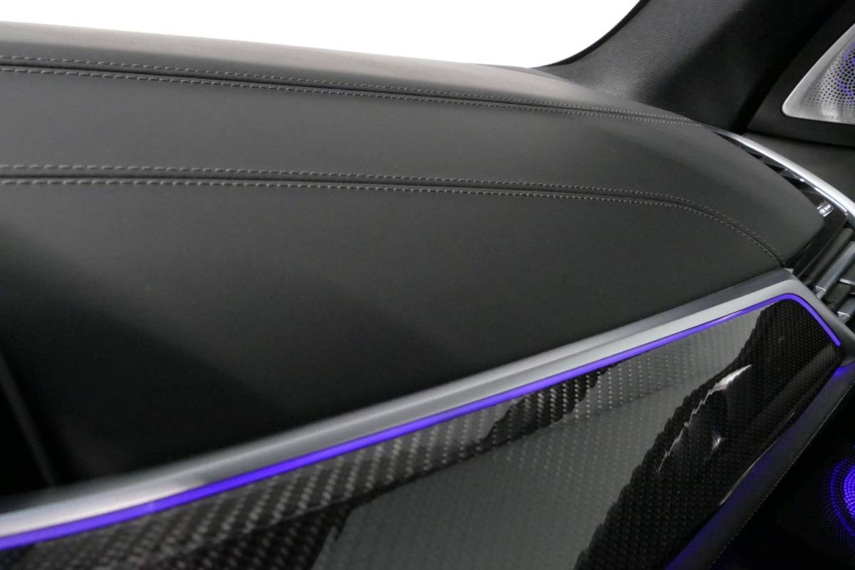 BMW X5 BMW X5 xDrive45e M Sport / Orig. Nederlands / Maxton Design Bodykit V.2 / Panoramadak Sky Lounge / Massage stoelen / Carbon inleg / Trekhaak / Elektr. verstelbare voorstoelen + memory / BMW Laser Koplampen / Bowers & Wilkins Sound-system / Head-up Display / Achterasbesturing / Stoelverwarming & -koeling / Bekerhouder met verwarm- & koelfunctie / Softclose – servosluiting / Ambienteverlichting / Shadow-Line