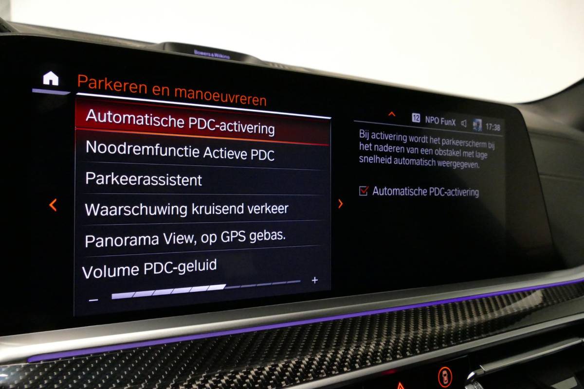 BMW X5 BMW X5 xDrive45e M Sport / Orig. Nederlands / Maxton Design Bodykit V.2 / Panoramadak Sky Lounge / Massage stoelen / Carbon inleg / Trekhaak / Elektr. verstelbare voorstoelen + memory / BMW Laser Koplampen / Bowers & Wilkins Sound-system / Head-up Display / Achterasbesturing / Stoelverwarming & -koeling / Bekerhouder met verwarm- & koelfunctie / Softclose – servosluiting / Ambienteverlichting / Shadow-Line