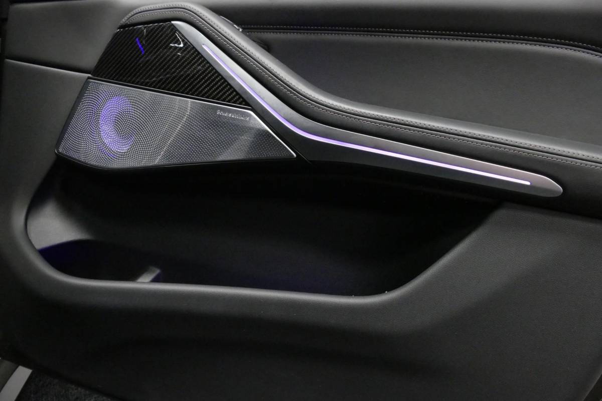 BMW X5 BMW X5 xDrive45e M Sport / Orig. Nederlands / Maxton Design Bodykit V.2 / Panoramadak Sky Lounge / Massage stoelen / Carbon inleg / Trekhaak / Elektr. verstelbare voorstoelen + memory / BMW Laser Koplampen / Bowers & Wilkins Sound-system / Head-up Display / Achterasbesturing / Stoelverwarming & -koeling / Bekerhouder met verwarm- & koelfunctie / Softclose – servosluiting / Ambienteverlichting / Shadow-Line