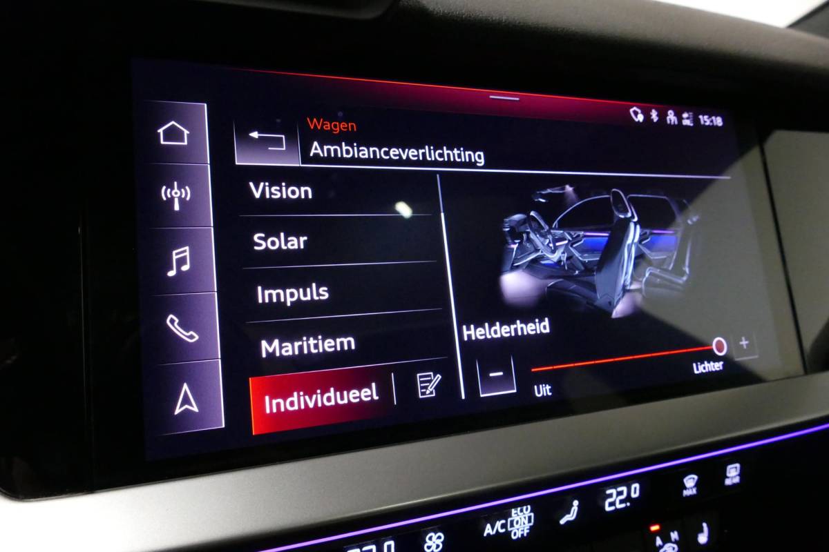 Audi A3 Audi A3 Limousine 35 TDI S Line / S-Line ex- & interieur / Maxton Design Bodykit / Panoramadak / S Sportstoelen / Bang & Olufsen Sound / Matrix LED / Ambienteverlichting / Stoelverwarming / Apple Carplay – Android Auto / 19” LMV Vossen look / Black Optic pakket / Achteruitrijcamera / Navigatie / Cruise Control