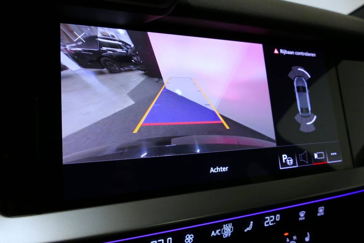 Audi A3 Audi A3 Limousine 35 TDI S Line / S-Line ex- & interieur / Maxton Design Bodykit / Panoramadak / S Sportstoelen / Bang & Olufsen Sound / Matrix LED / Ambienteverlichting / Stoelverwarming / Apple Carplay – Android Auto / 19” LMV Vossen look / Black Optic pakket / Achteruitrijcamera / Navigatie / Cruise Control