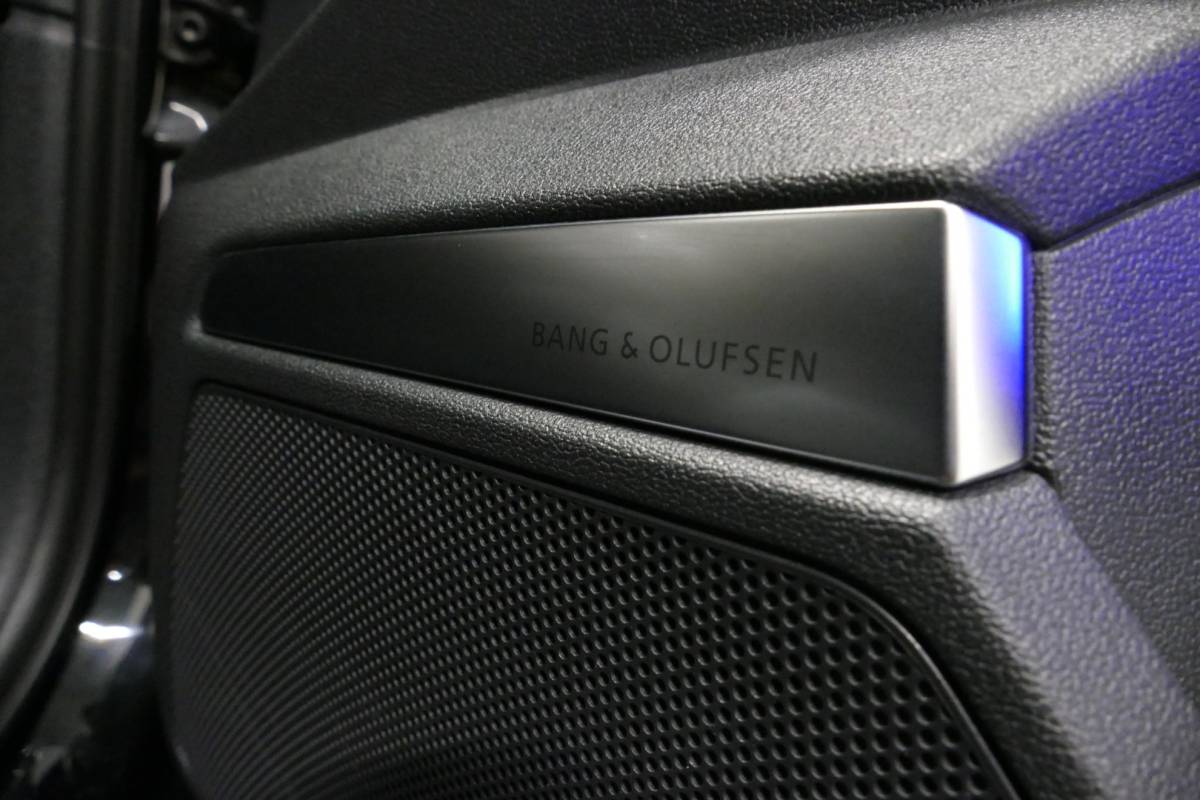 Audi A3 Audi A3 Limousine 35 TDI S Line / S-Line ex- & interieur / Maxton Design Bodykit / Panoramadak / S Sportstoelen / Bang & Olufsen Sound / Matrix LED / Ambienteverlichting / Stoelverwarming / Apple Carplay – Android Auto / 19” LMV Vossen look / Black Optic pakket / Achteruitrijcamera / Navigatie / Cruise Control