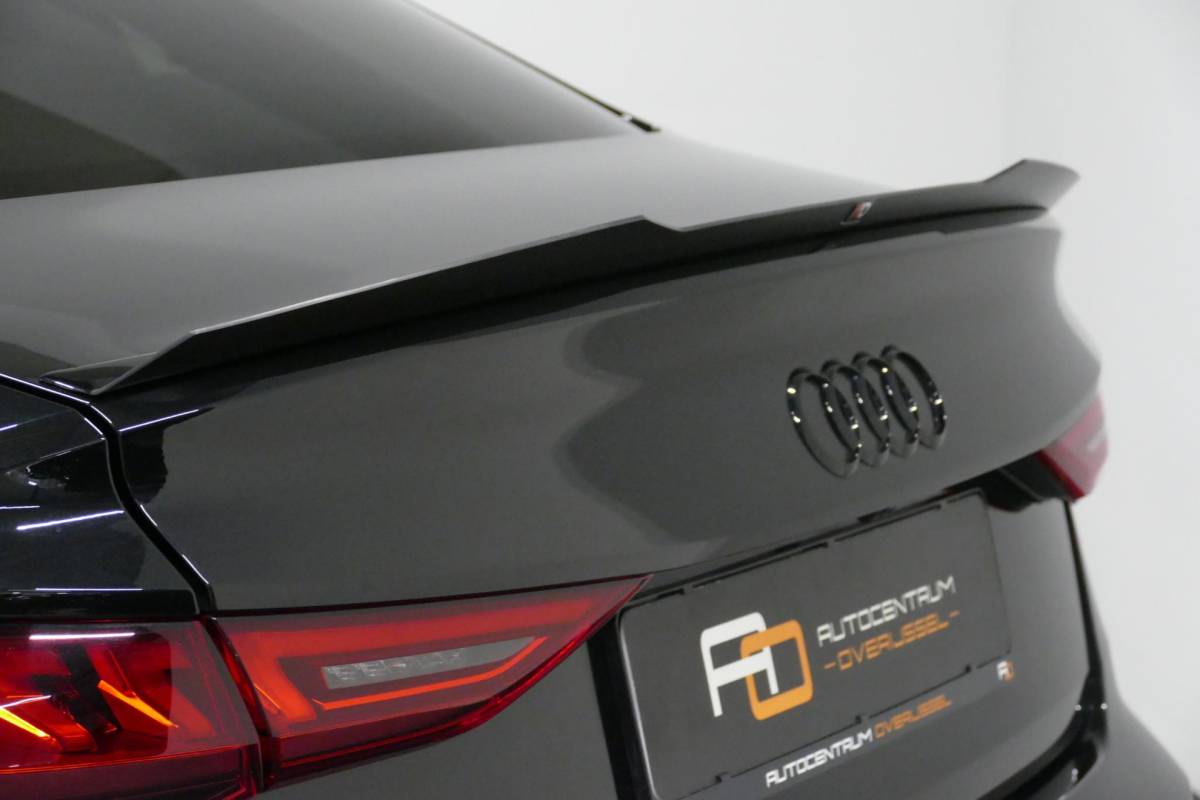 Audi A3 Audi A3 Limousine 35 TDI S Line / S-Line ex- & interieur / Maxton Design Bodykit / Panoramadak / S Sportstoelen / Bang & Olufsen Sound / Matrix LED / Ambienteverlichting / Stoelverwarming / Apple Carplay – Android Auto / 19” LMV Vossen look / Black Optic pakket / Achteruitrijcamera / Navigatie / Cruise Control