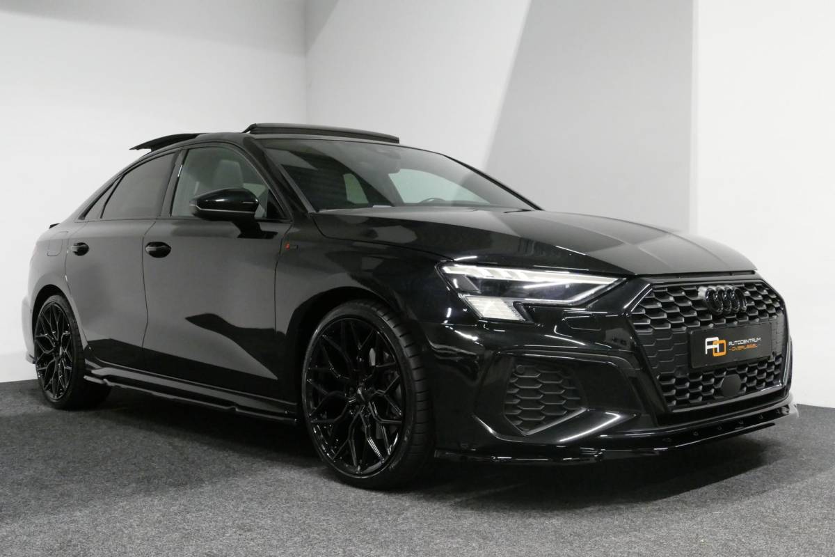 Audi A3 Audi A3 Limousine 35 TDI S Line / S-Line ex- & interieur / Maxton Design Bodykit / Panoramadak / S Sportstoelen / Bang & Olufsen Sound / Matrix LED / Ambienteverlichting / Stoelverwarming / Apple Carplay – Android Auto / 19” LMV Vossen look / Black Optic pakket / Achteruitrijcamera / Navigatie / Cruise Control