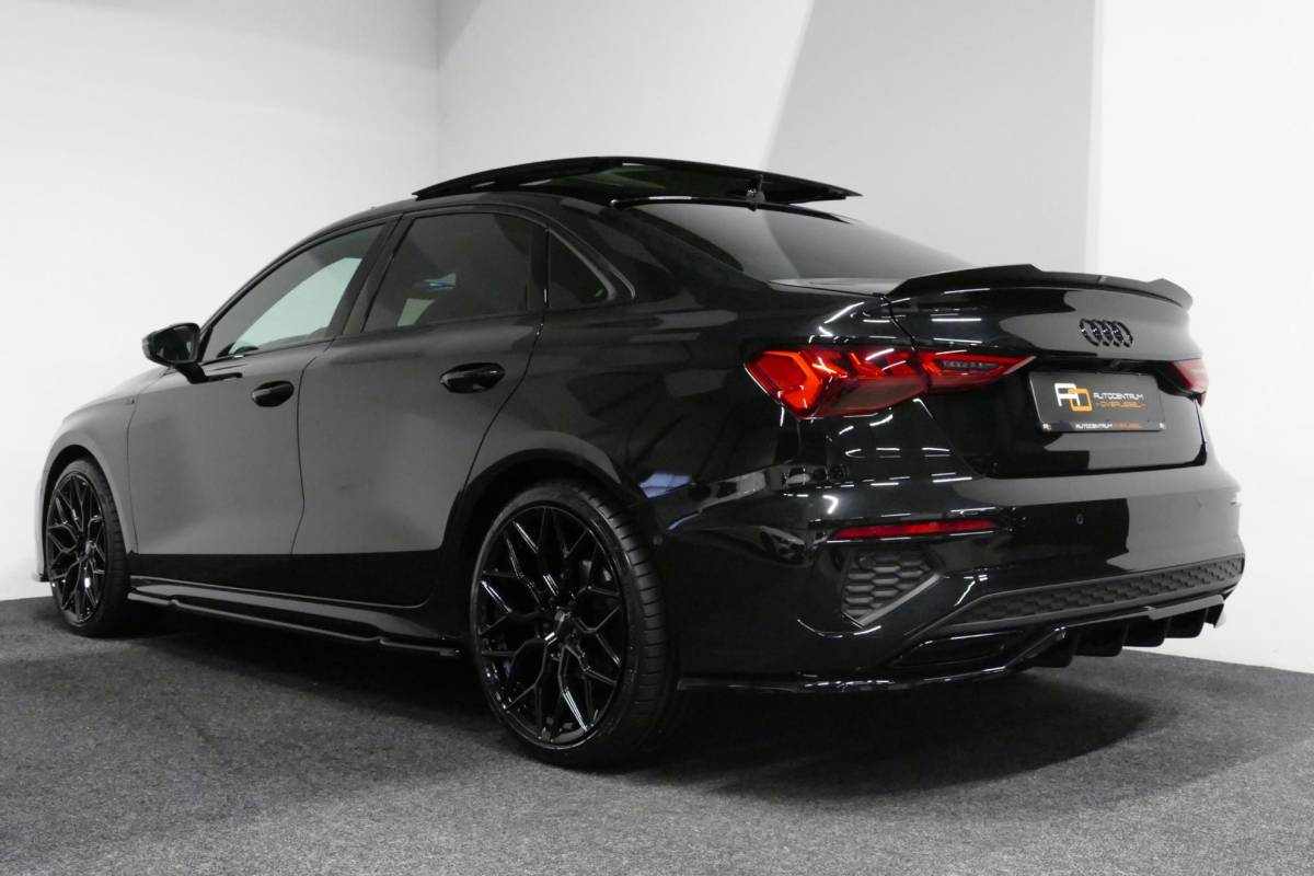 Audi A3 Audi A3 Limousine 35 TDI S Line / S-Line ex- & interieur / Maxton Design Bodykit / Panoramadak / S Sportstoelen / Bang & Olufsen Sound / Matrix LED / Ambienteverlichting / Stoelverwarming / Apple Carplay – Android Auto / 19” LMV Vossen look / Black Optic pakket / Achteruitrijcamera / Navigatie / Cruise Control