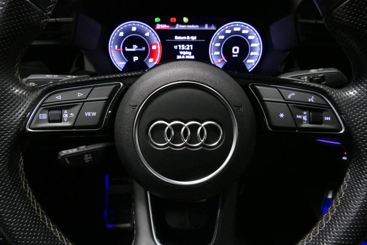 Audi A3 Audi A3 Limousine 35 TDI S Line / S-Line ex- & interieur / Maxton Design Bodykit / Panoramadak / S Sportstoelen / Bang & Olufsen Sound / Matrix LED / Ambienteverlichting / Stoelverwarming / Apple Carplay – Android Auto / 19” LMV Vossen look / Black Optic pakket / Achteruitrijcamera / Navigatie / Cruise Control
