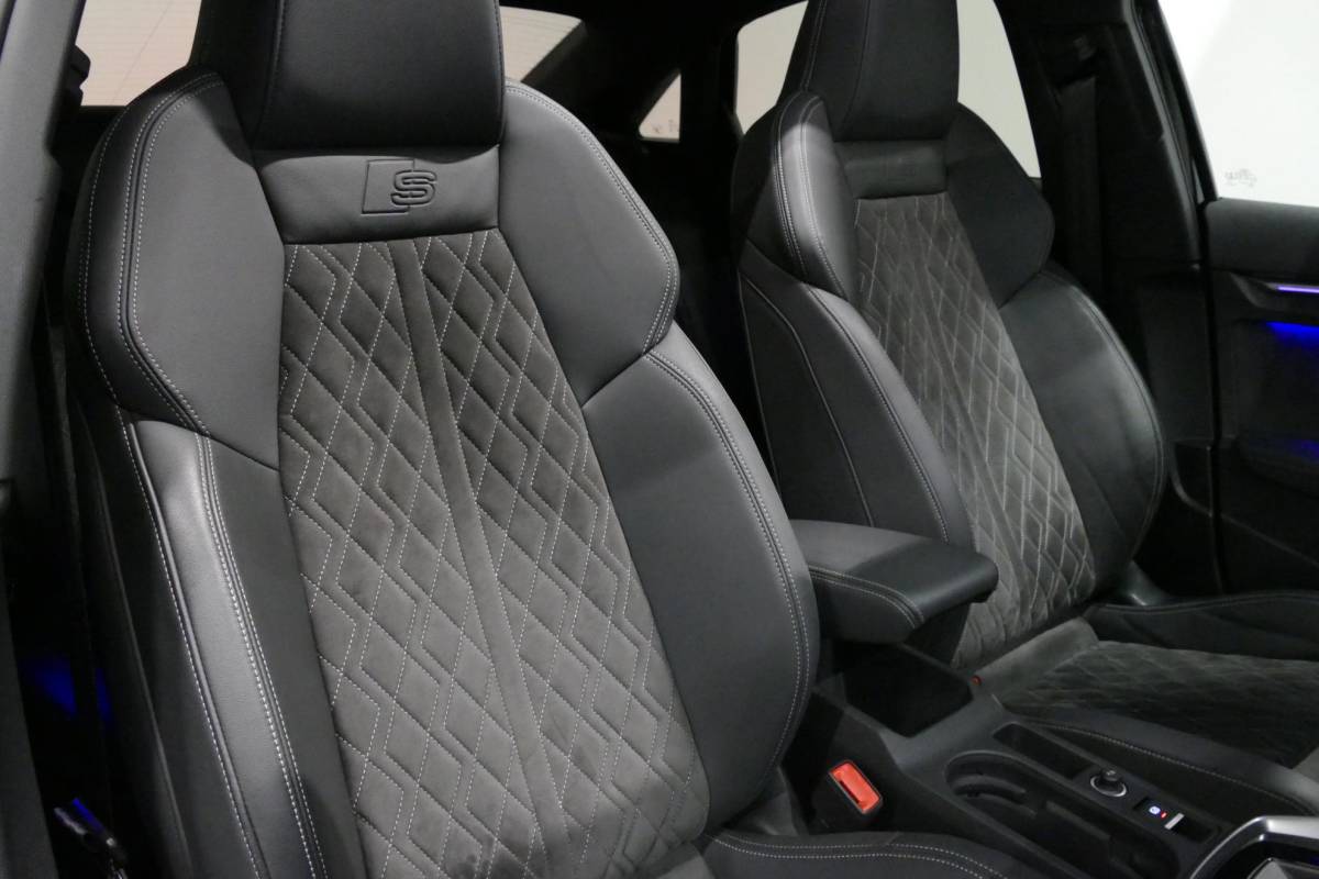 Audi A3 Audi A3 Limousine 35 TDI S Line / S-Line ex- & interieur / Maxton Design Bodykit / Panoramadak / S Sportstoelen / Bang & Olufsen Sound / Matrix LED / Ambienteverlichting / Stoelverwarming / Apple Carplay – Android Auto / 19” LMV Vossen look / Black Optic pakket / Achteruitrijcamera / Navigatie / Cruise Control