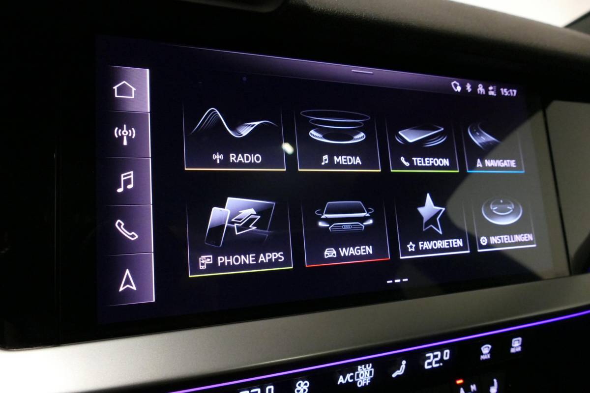 Audi A3 Audi A3 Limousine 35 TDI S Line / S-Line ex- & interieur / Maxton Design Bodykit / Panoramadak / S Sportstoelen / Bang & Olufsen Sound / Matrix LED / Ambienteverlichting / Stoelverwarming / Apple Carplay – Android Auto / 19” LMV Vossen look / Black Optic pakket / Achteruitrijcamera / Navigatie / Cruise Control