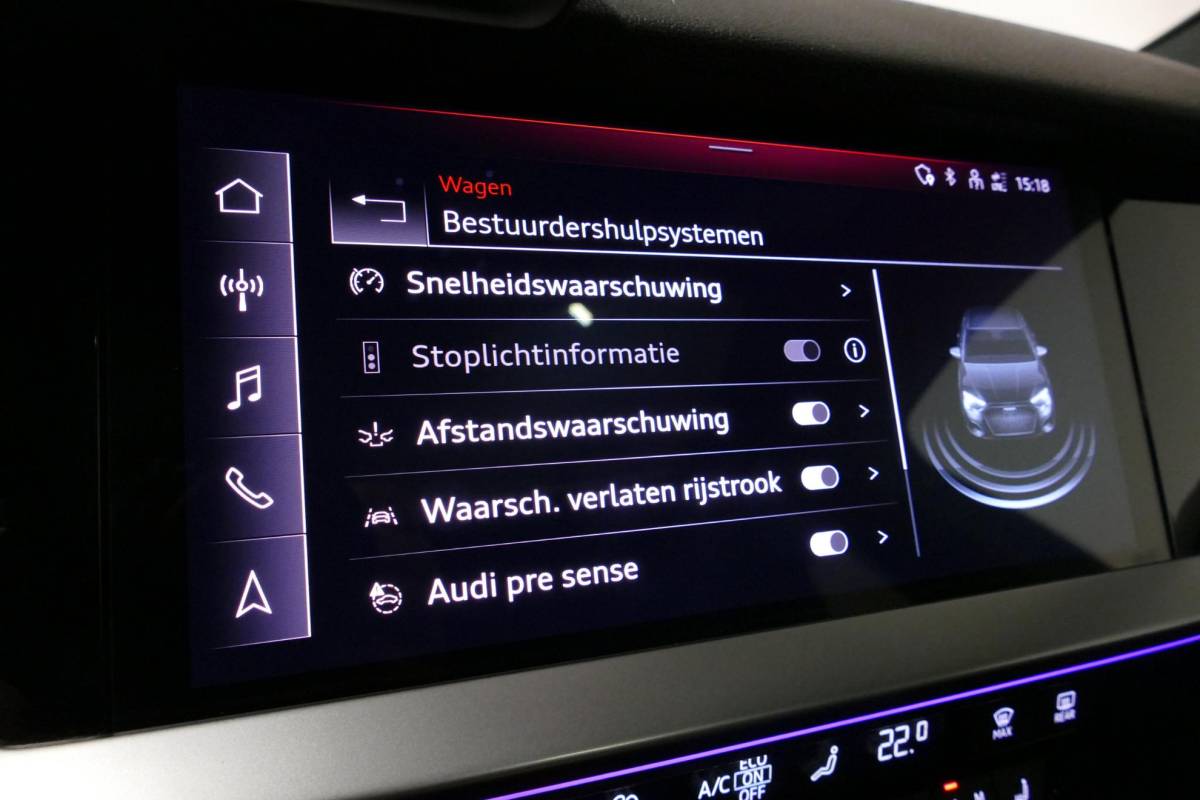 Audi A3 Audi A3 Limousine 35 TDI S Line / S-Line ex- & interieur / Maxton Design Bodykit / Panoramadak / S Sportstoelen / Bang & Olufsen Sound / Matrix LED / Ambienteverlichting / Stoelverwarming / Apple Carplay – Android Auto / 19” LMV Vossen look / Black Optic pakket / Achteruitrijcamera / Navigatie / Cruise Control
