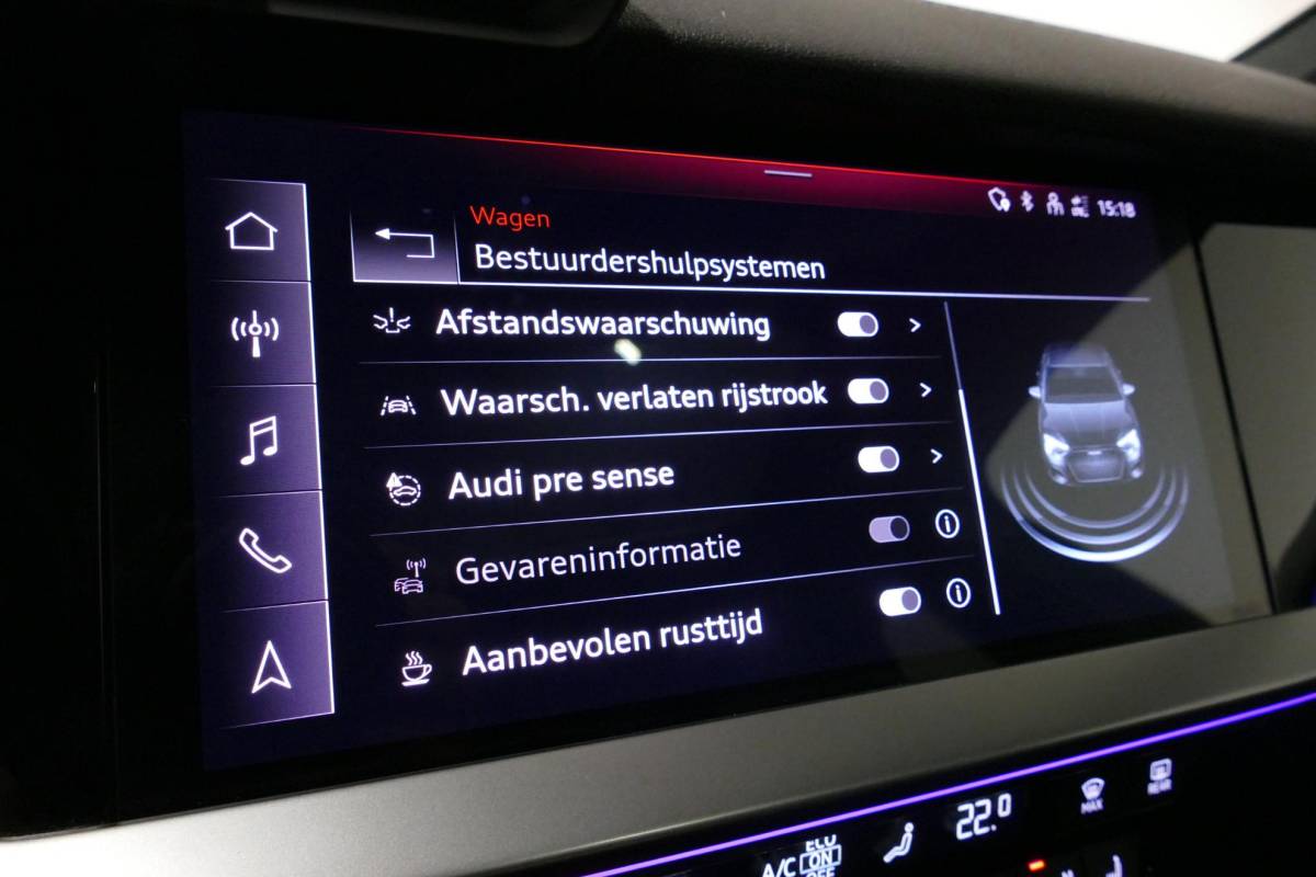 Audi A3 Audi A3 Limousine 35 TDI S Line / S-Line ex- & interieur / Maxton Design Bodykit / Panoramadak / S Sportstoelen / Bang & Olufsen Sound / Matrix LED / Ambienteverlichting / Stoelverwarming / Apple Carplay – Android Auto / 19” LMV Vossen look / Black Optic pakket / Achteruitrijcamera / Navigatie / Cruise Control