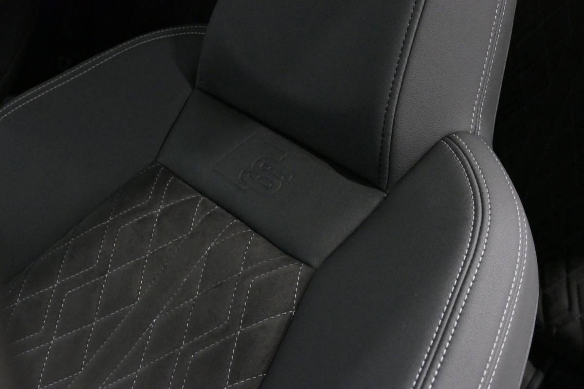 Audi A3 Audi A3 Limousine 35 TDI S Line / S-Line ex- & interieur / Maxton Design Bodykit / Panoramadak / S Sportstoelen / Bang & Olufsen Sound / Matrix LED / Ambienteverlichting / Stoelverwarming / Apple Carplay – Android Auto / 19” LMV Vossen look / Black Optic pakket / Achteruitrijcamera / Navigatie / Cruise Control