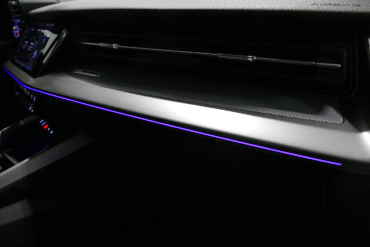 Audi A3 Audi A3 Limousine 35 TDI S Line / S-Line ex- & interieur / Maxton Design Bodykit / Panoramadak / S Sportstoelen / Bang & Olufsen Sound / Matrix LED / Ambienteverlichting / Stoelverwarming / Apple Carplay – Android Auto / 19” LMV Vossen look / Black Optic pakket / Achteruitrijcamera / Navigatie / Cruise Control