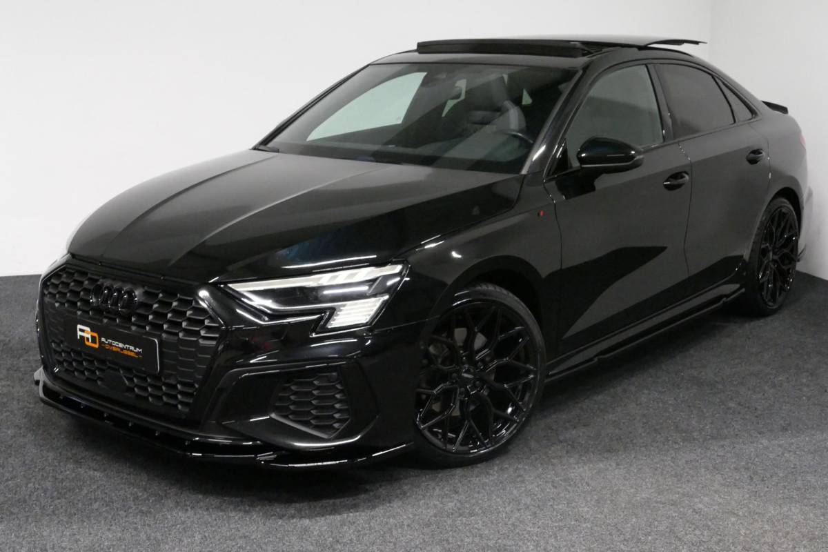 Audi A3 Audi A3 Limousine 35 TDI S Line / S-Line ex- & interieur / Maxton Design Bodykit / Panoramadak / S Sportstoelen / Bang & Olufsen Sound / Matrix LED / Ambienteverlichting / Stoelverwarming / Apple Carplay – Android Auto / 19” LMV Vossen look / Black Optic pakket / Achteruitrijcamera / Navigatie / Cruise Control