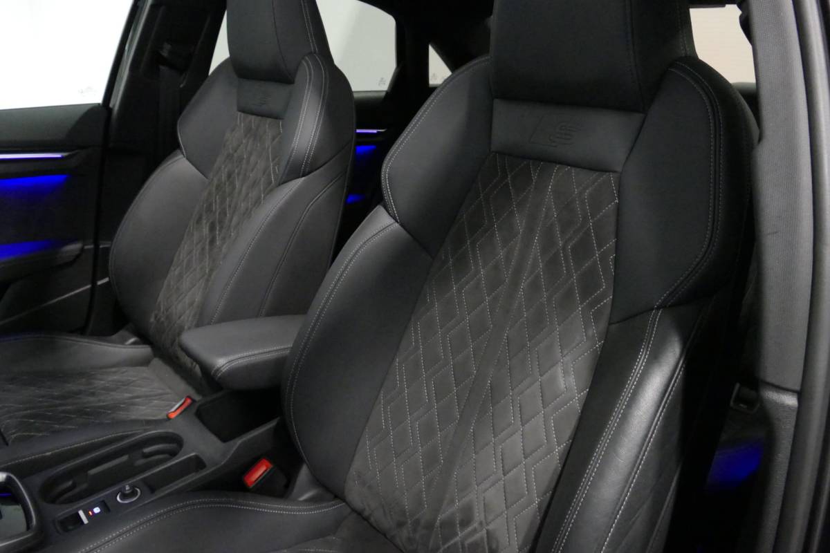 Audi A3 Audi A3 Limousine 35 TDI S Line / S-Line ex- & interieur / Maxton Design Bodykit / Panoramadak / S Sportstoelen / Bang & Olufsen Sound / Matrix LED / Ambienteverlichting / Stoelverwarming / Apple Carplay – Android Auto / 19” LMV Vossen look / Black Optic pakket / Achteruitrijcamera / Navigatie / Cruise Control