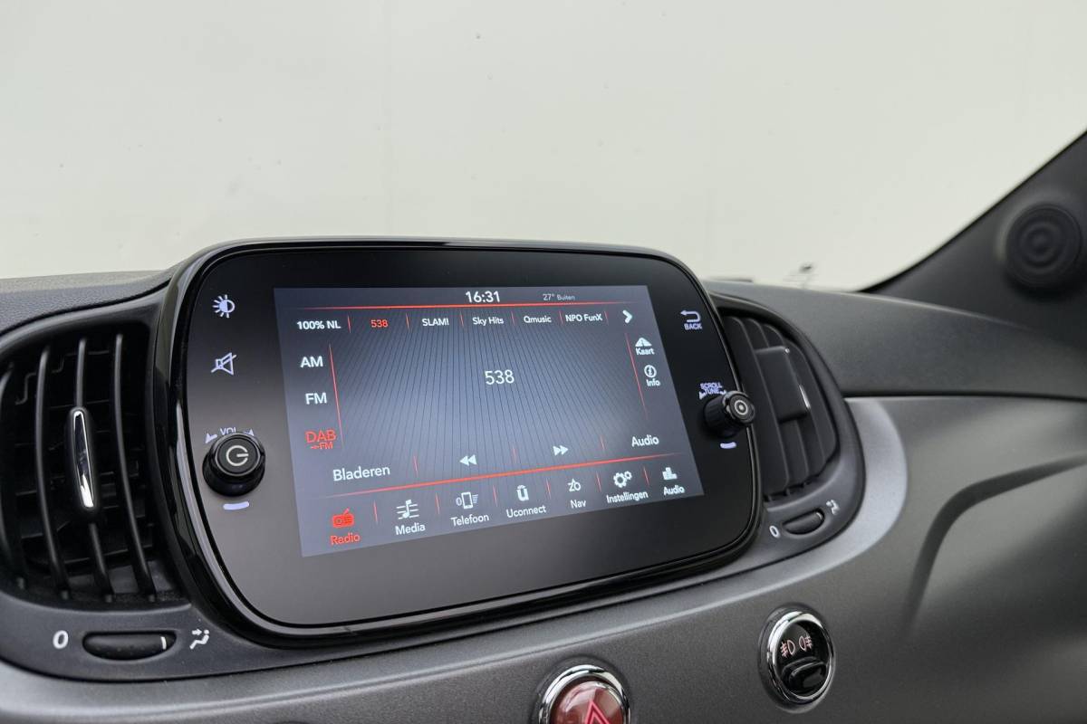 Fiat 500C Fiat 500C 0.9 TwinAir Turbo Sport 105pk | Airco | Sportstoelen | Parkeersensoren achter | Navigatie | Bluetooth | Uniek