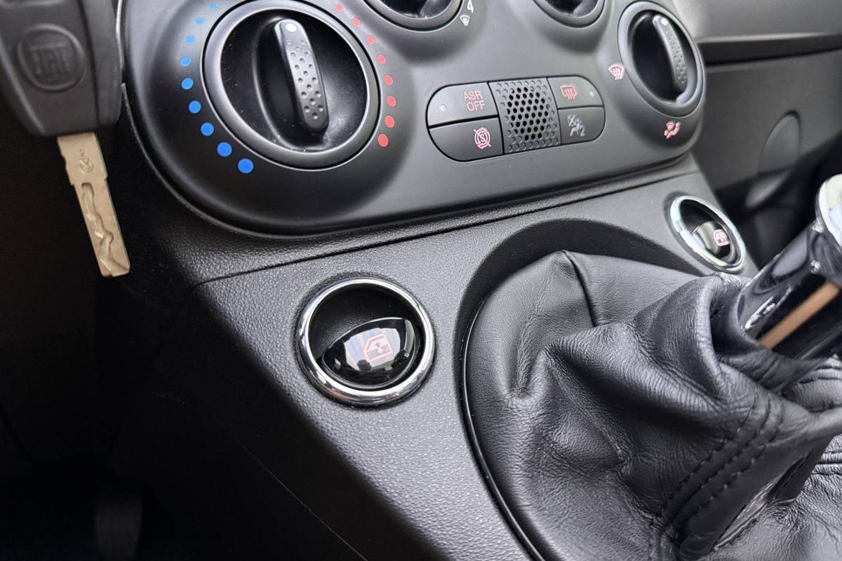Fiat 500C Fiat 500C 0.9 TwinAir Turbo Sport 105pk | Airco | Sportstoelen | Parkeersensoren achter | Navigatie | Bluetooth | Uniek