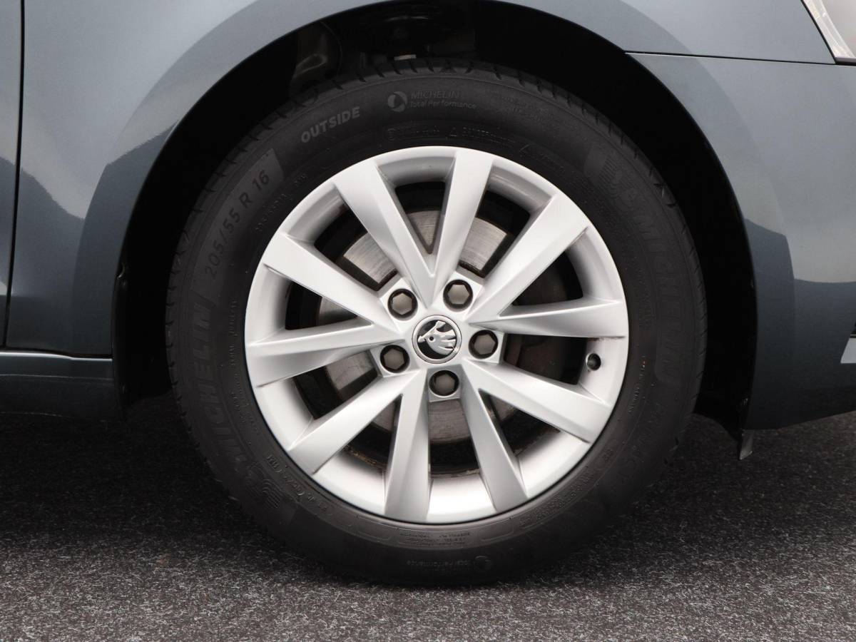 Škoda Octavia Skoda Octavia Combi 1.0 TSi 115 Pk Ambition Business | Navigatie | Stoelverwarming | Cruise Control | 16 Inch | Privacy Glass | 135.994 Km!!