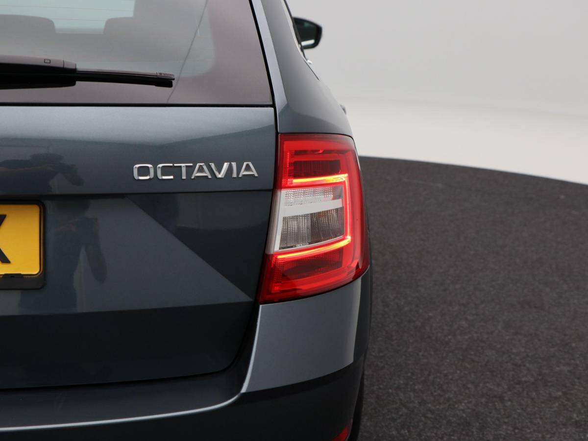 Škoda Octavia Skoda Octavia Combi 1.0 TSi 115 Pk Ambition Business | Navigatie | Stoelverwarming | Cruise Control | 16 Inch | Privacy Glass | 135.994 Km!!