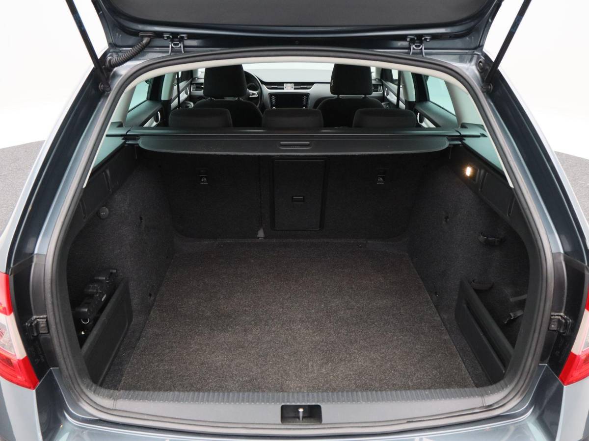 Škoda Octavia Skoda Octavia Combi 1.0 TSi 115 Pk Ambition Business | Navigatie | Stoelverwarming | Cruise Control | 16 Inch | Privacy Glass | 135.994 Km!!