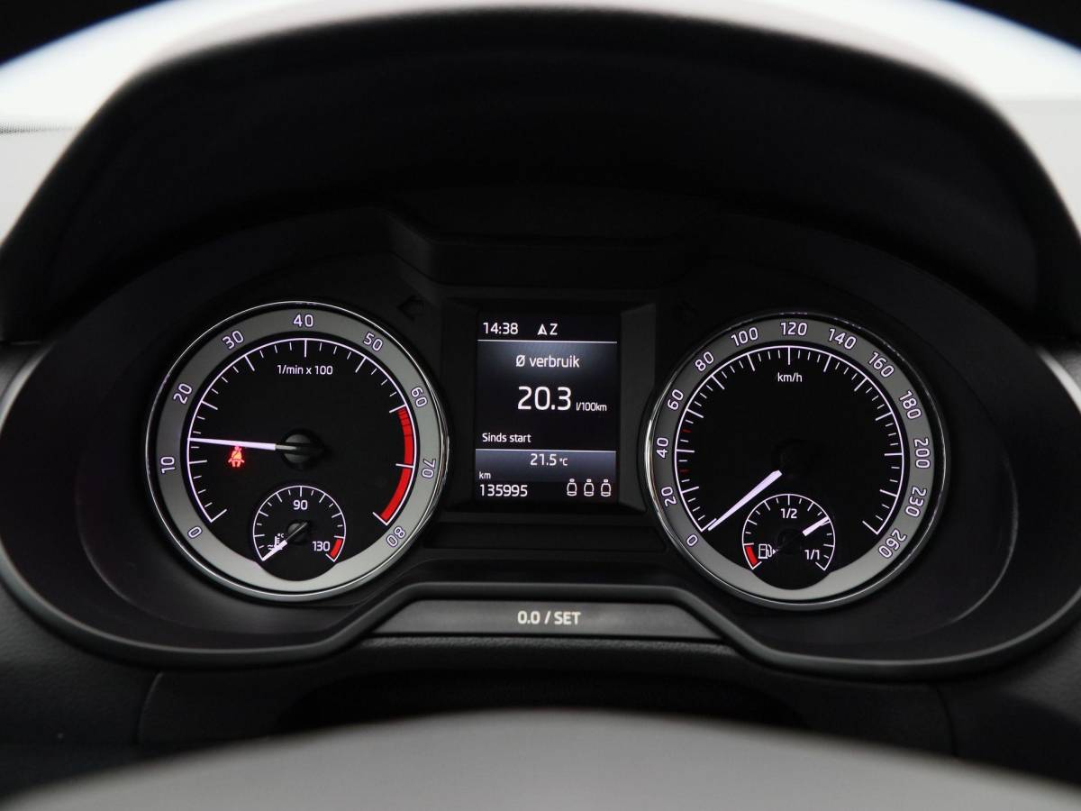 Škoda Octavia Skoda Octavia Combi 1.0 TSi 115 Pk Ambition Business | Navigatie | Stoelverwarming | Cruise Control | 16 Inch | Privacy Glass | 135.994 Km!!