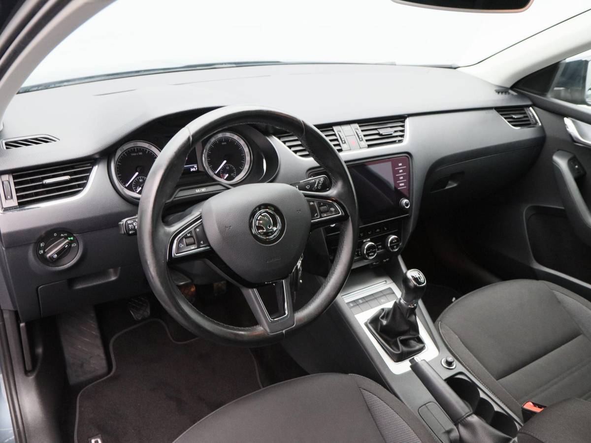 Škoda Octavia Skoda Octavia Combi 1.0 TSi 115 Pk Ambition Business | Navigatie | Stoelverwarming | Cruise Control | 16 Inch | Privacy Glass | 135.994 Km!!