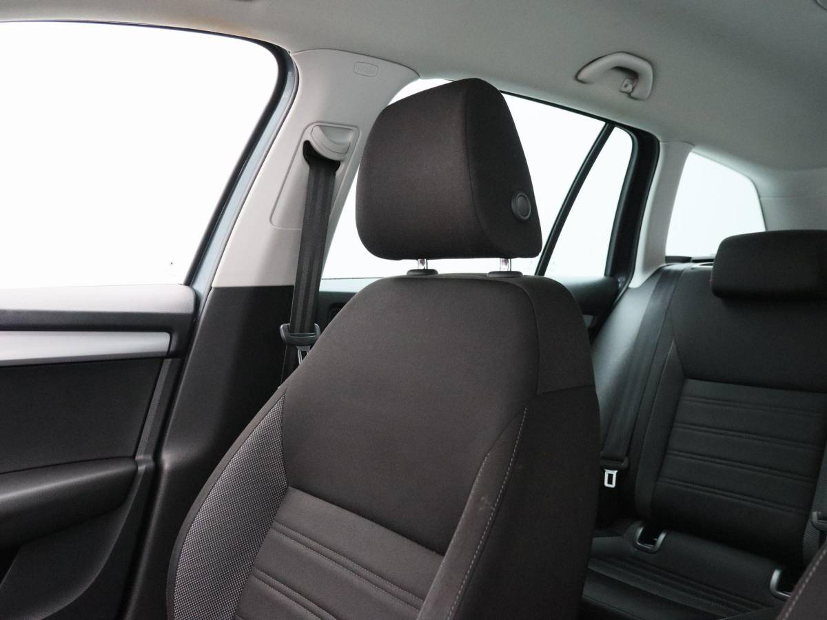 Škoda Octavia Skoda Octavia Combi 1.0 TSi 115 Pk Ambition Business | Navigatie | Stoelverwarming | Cruise Control | 16 Inch | Privacy Glass | 135.994 Km!!
