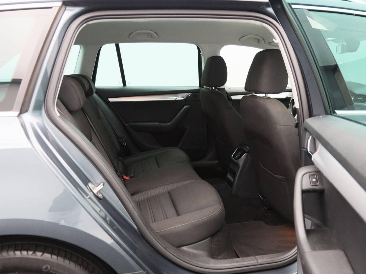 Škoda Octavia Skoda Octavia Combi 1.0 TSi 115 Pk Ambition Business | Navigatie | Stoelverwarming | Cruise Control | 16 Inch | Privacy Glass | 135.994 Km!!