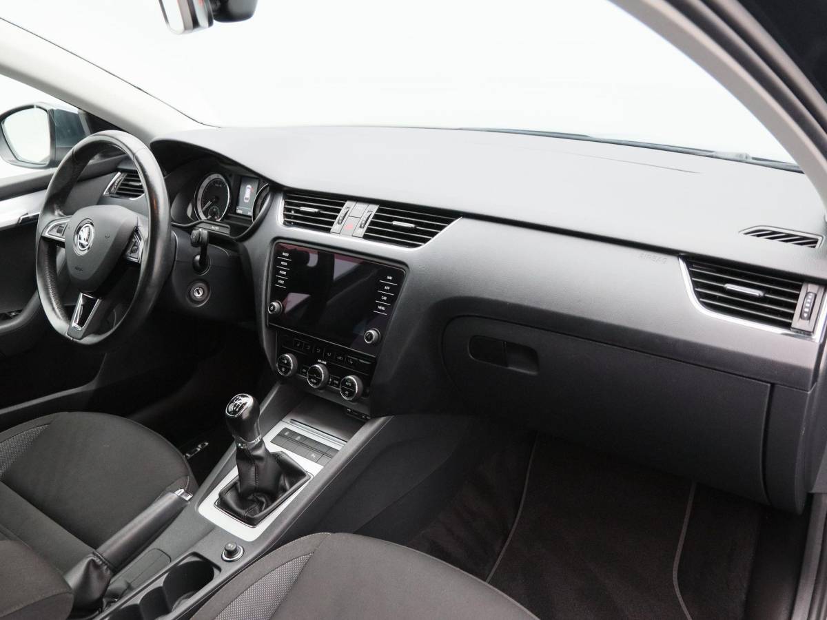 Škoda Octavia Skoda Octavia Combi 1.0 TSi 115 Pk Ambition Business | Navigatie | Stoelverwarming | Cruise Control | 16 Inch | Privacy Glass | 135.994 Km!!