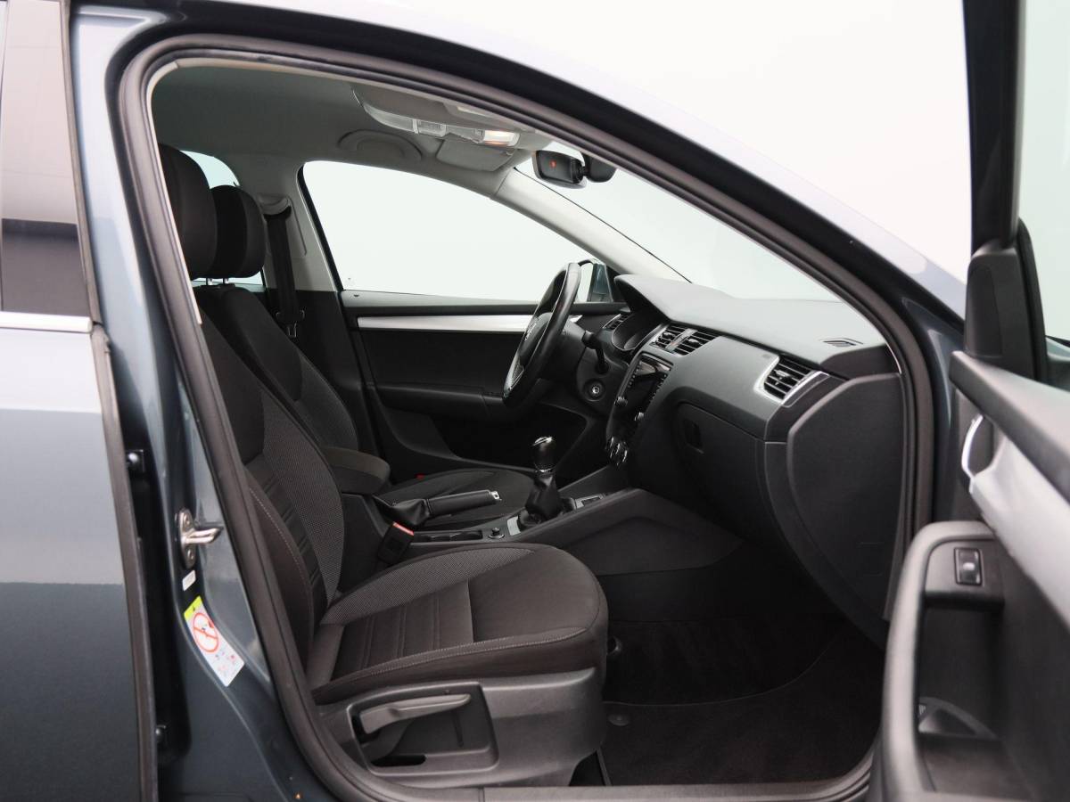 Škoda Octavia Skoda Octavia Combi 1.0 TSi 115 Pk Ambition Business | Navigatie | Stoelverwarming | Cruise Control | 16 Inch | Privacy Glass | 135.994 Km!!