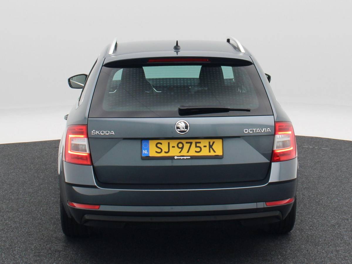 Škoda Octavia Skoda Octavia Combi 1.0 TSi 115 Pk Ambition Business | Navigatie | Stoelverwarming | Cruise Control | 16 Inch | Privacy Glass | 135.994 Km!!