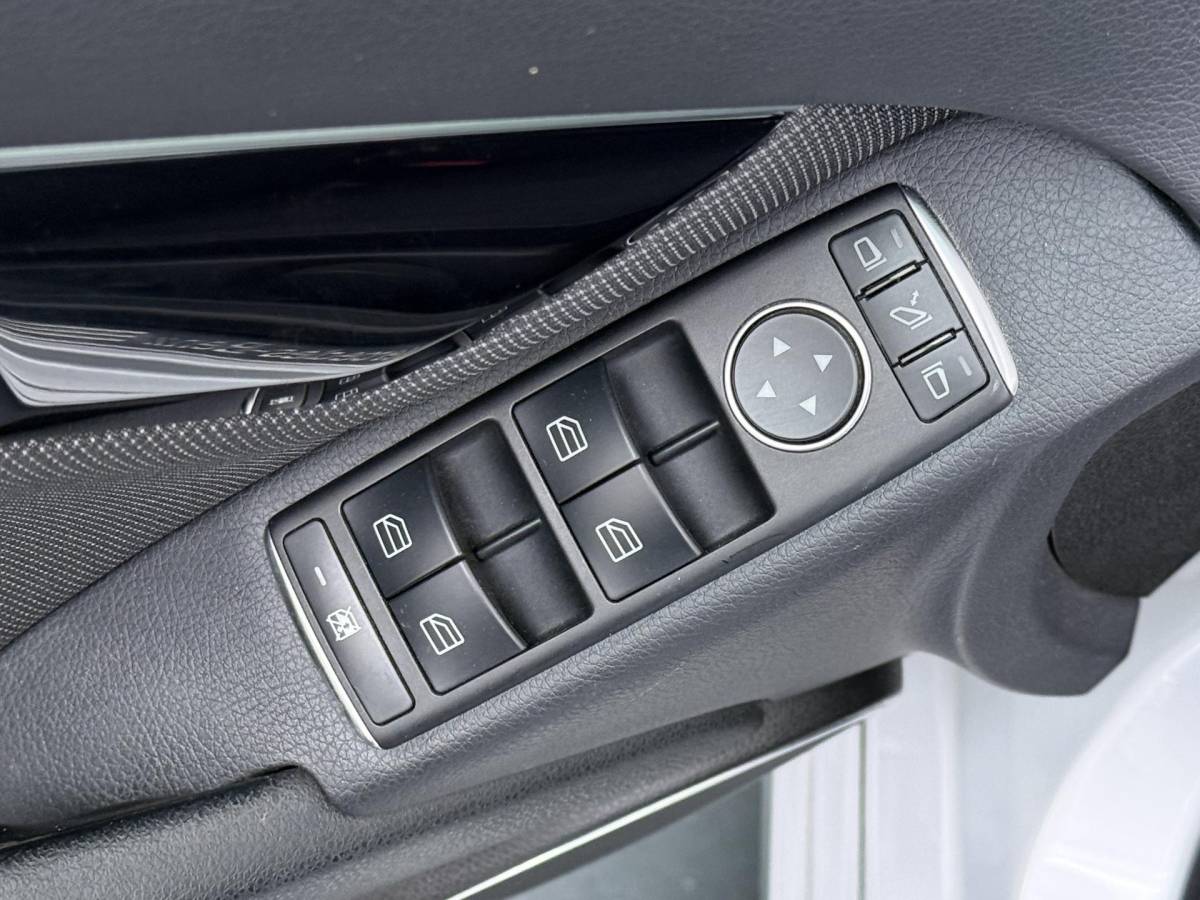 Mercedes-Benz C-Klasse Mercedes-Benz C-klasse Estate 180 Ambition Elegance – Navigatie – Stoelverwarming – Trekhaak