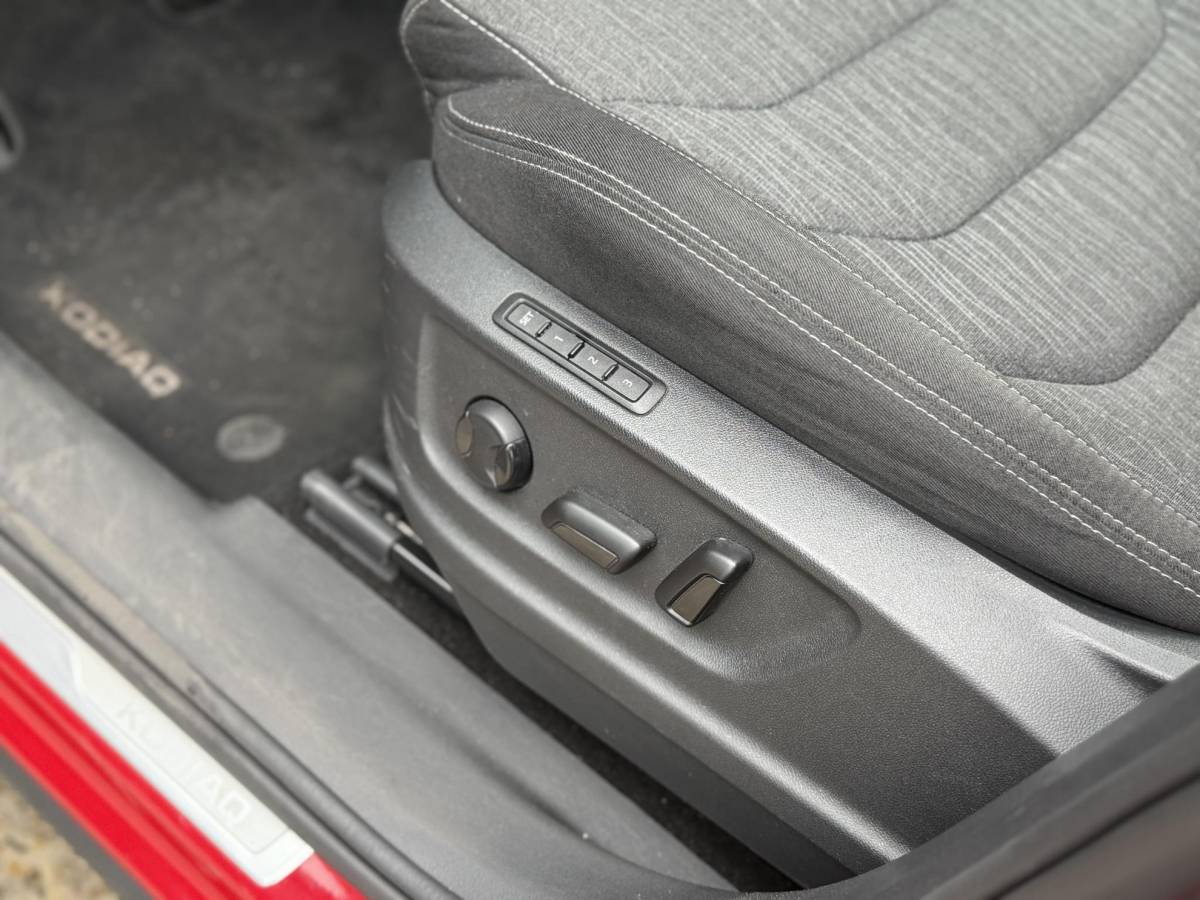 Škoda Kodiaq Skoda Kodiaq 1.5 TSI Style Business – Schuif-/kanteldak – Elektr.verst. stoel + verwarming – Apple Carplay/Android Auto – Trekhaak