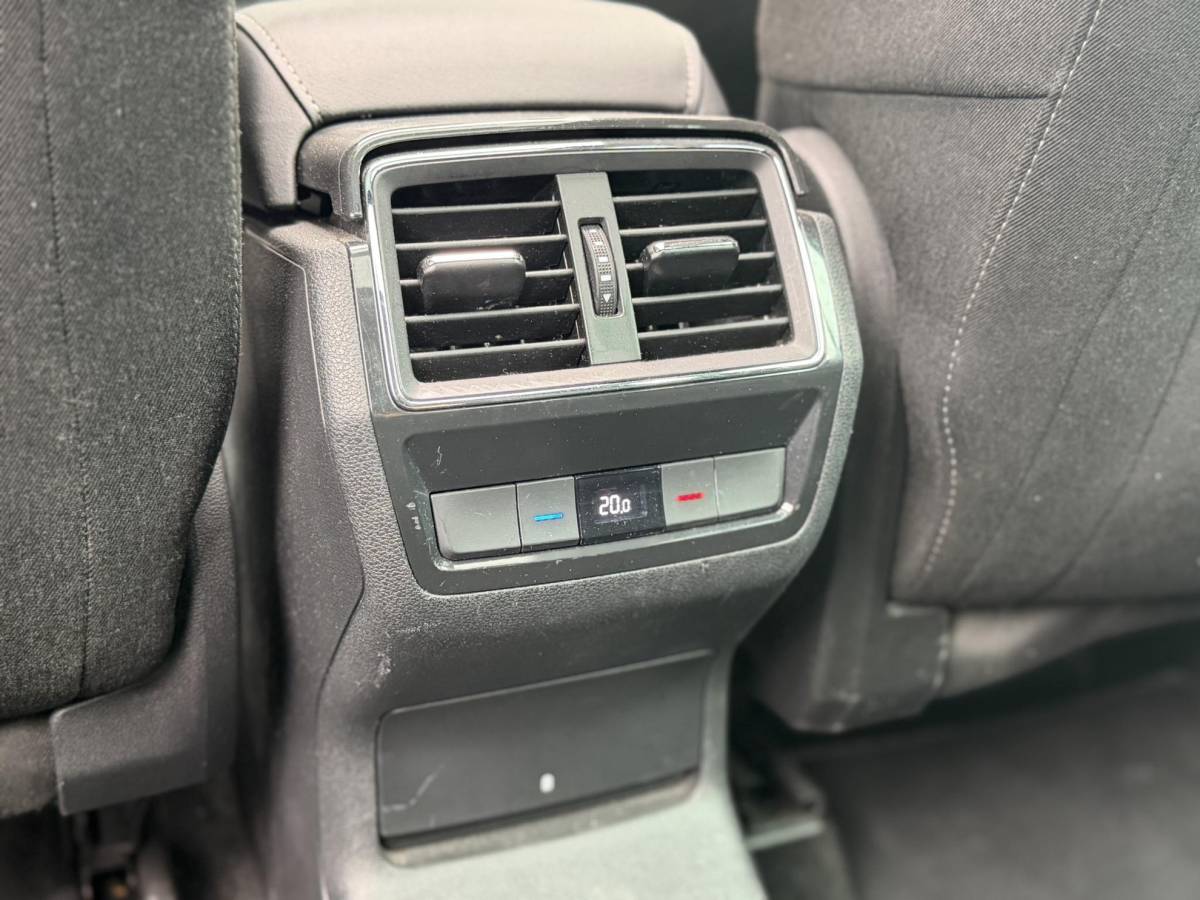 Škoda Kodiaq Skoda Kodiaq 1.5 TSI Style Business – Schuif-/kanteldak – Elektr.verst. stoel + verwarming – Apple Carplay/Android Auto – Trekhaak