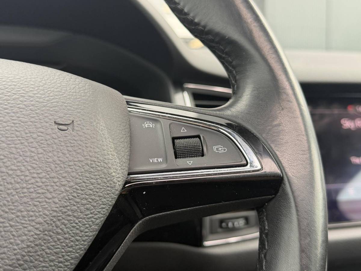 Škoda Kodiaq Skoda Kodiaq 1.5 TSI Style Business – Schuif-/kanteldak – Elektr.verst. stoel + verwarming – Apple Carplay/Android Auto – Trekhaak
