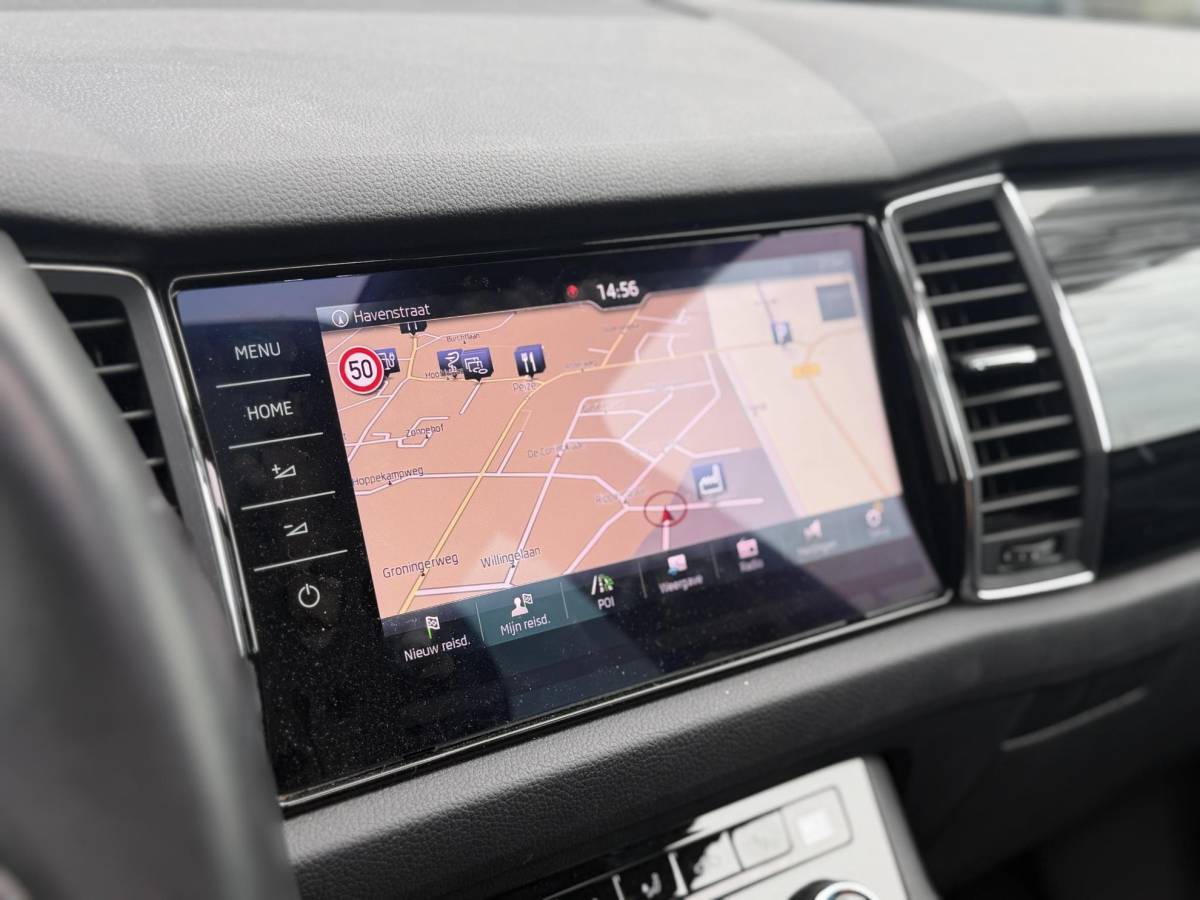 Škoda Kodiaq Skoda Kodiaq 1.5 TSI Style Business – Schuif-/kanteldak – Elektr.verst. stoel + verwarming – Apple Carplay/Android Auto – Trekhaak