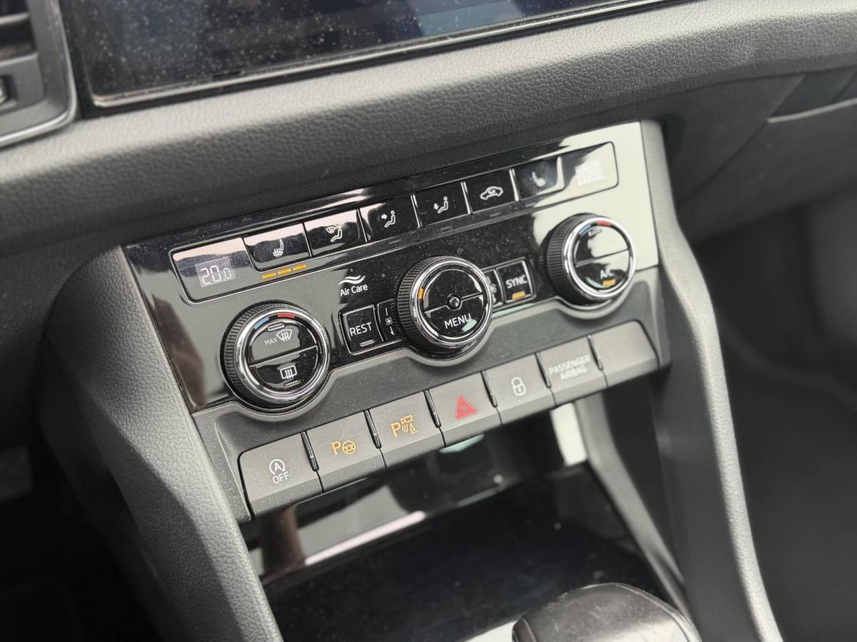 Škoda Kodiaq Skoda Kodiaq 1.5 TSI Style Business – Schuif-/kanteldak – Elektr.verst. stoel + verwarming – Apple Carplay/Android Auto – Trekhaak