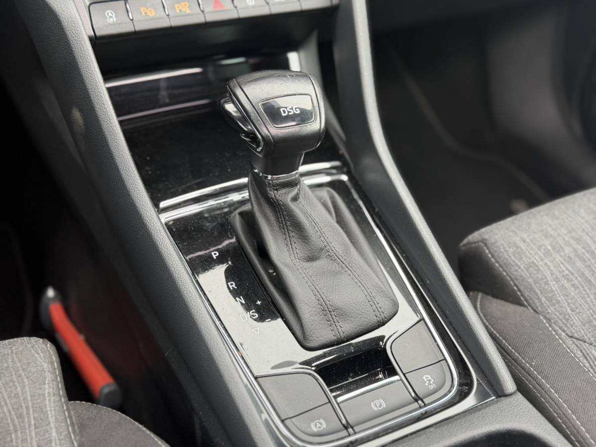 Škoda Kodiaq Skoda Kodiaq 1.5 TSI Style Business – Schuif-/kanteldak – Elektr.verst. stoel + verwarming – Apple Carplay/Android Auto – Trekhaak