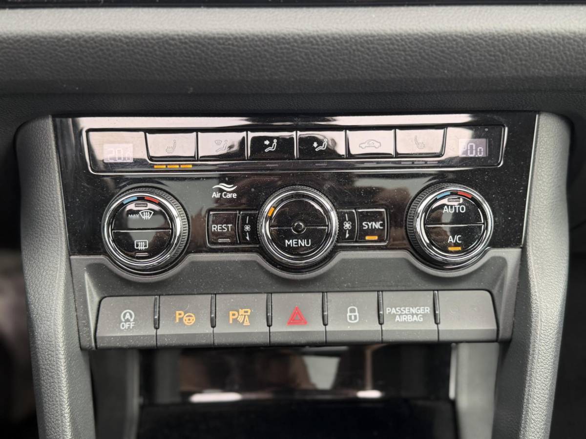 Škoda Kodiaq Skoda Kodiaq 1.5 TSI Style Business – Schuif-/kanteldak – Elektr.verst. stoel + verwarming – Apple Carplay/Android Auto – Trekhaak