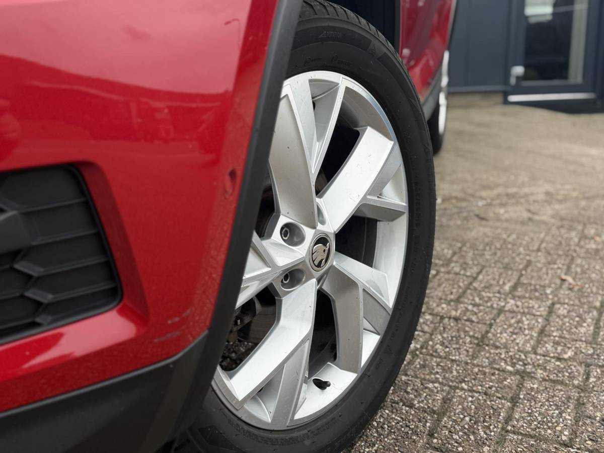 Škoda Kodiaq Skoda Kodiaq 1.5 TSI Style Business – Schuif-/kanteldak – Elektr.verst. stoel + verwarming – Apple Carplay/Android Auto – Trekhaak