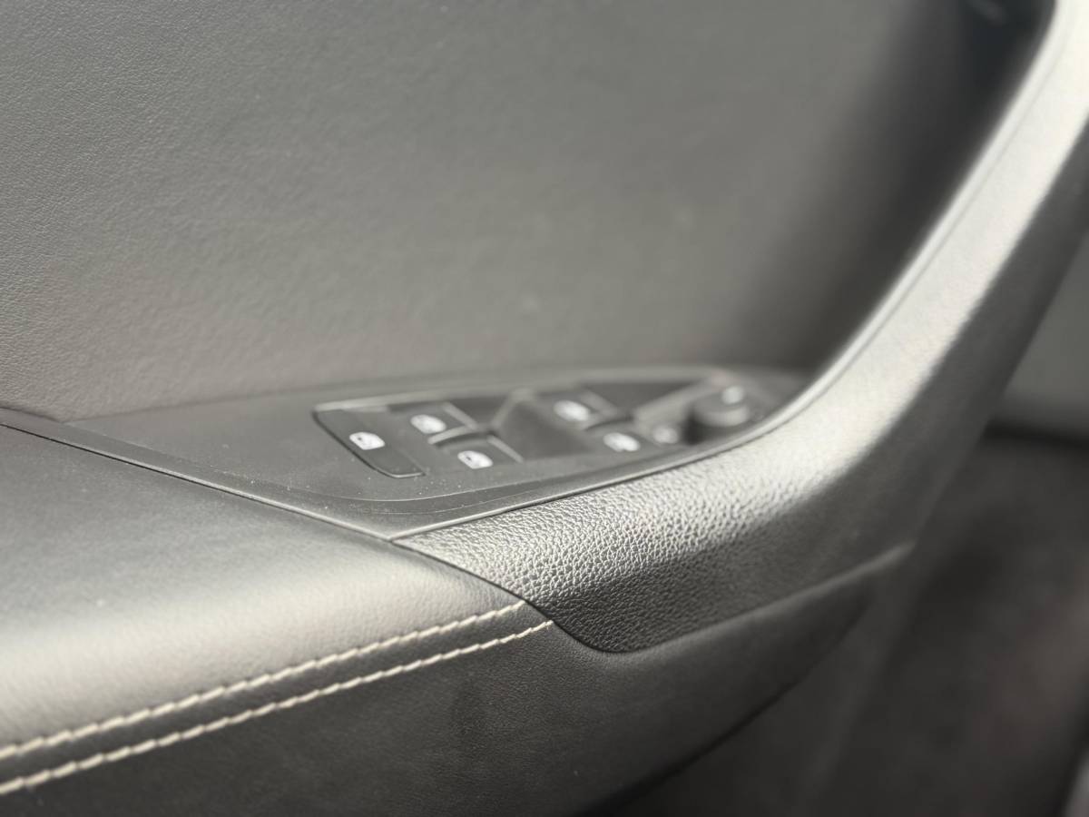 Škoda Kodiaq Skoda Kodiaq 1.5 TSI Style Business – Schuif-/kanteldak – Elektr.verst. stoel + verwarming – Apple Carplay/Android Auto – Trekhaak