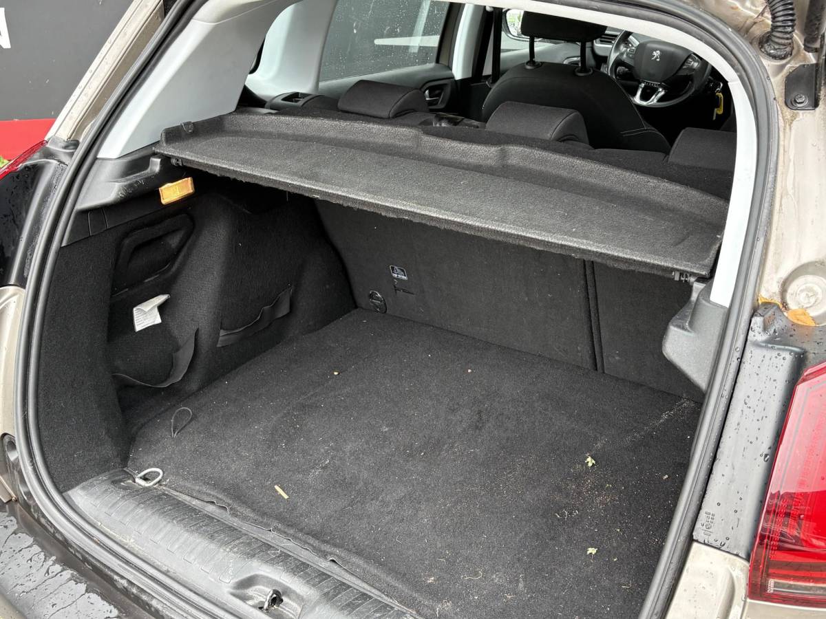 Peugeot 2008 Peugeot 2008 1.2 PureTech Blue Lion – Navigatie – Airconditioning – Trekhaak – Cruise Control